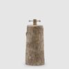 Brand: EDG (Enzo De Gasperi) Tipologia: Base supporto a tronco d'albero per abeti artificiali Stile: Nordic-Chic, Mountain Cabin, Country Elegance e Modern Classic Materiale: Cemento scultoreo ad alta densità con innesto e vite di fissaggio in metallo zincato Colore: Corteccia naturale con venature sfumate marrone, beige e grigio legnoso Altezza totale: 45 cm Diametro base: 22 cm Peso netto: 9 kg (struttura compatto-zavorrata ad alta tenuta) Compatibilità albero: Indicato per abeti artificiali con altezza fino a 210 cm Destinazione d'uso: Esclusivamente per uso interno Caratteristica speciale: Sagoma slanciata salva-spazio, tessitura iperrealistica della corteccia e morsetto metallico di bloccaggio regolabile Utilizzo: Supporto scenografico da terra per alberi di Natale domestici, vetrine commerciali, hall, uffici ed allestimenti natalizi di prestigio