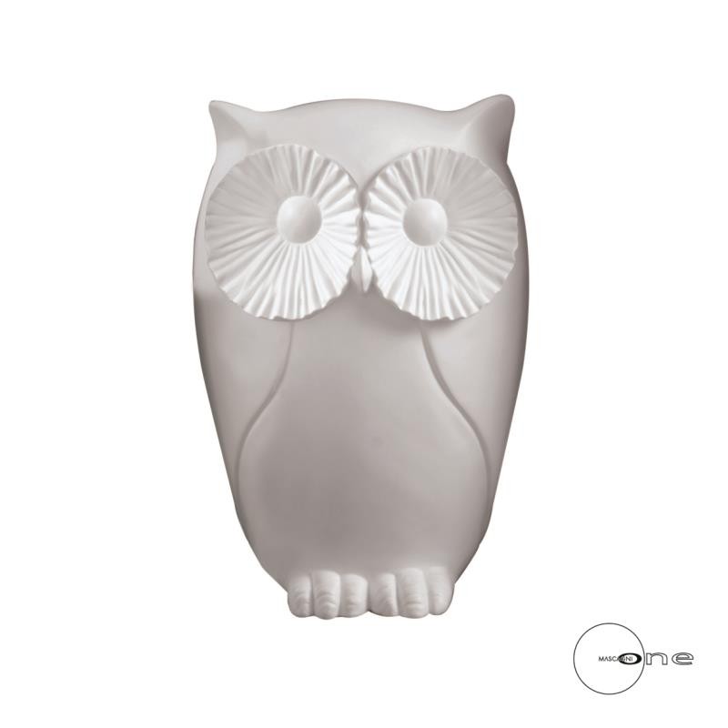 Scultura gufo Mascagni H 26 cm in resina bianca con dettagli plissettati. Statua moderna e portafortuna d'arredo. Acquista su Savino Arte e Design!