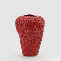 Vaso Scultura Fragola EDG in Ceramica. Forma iper-realistica e texture 3D, smalto rosso lucido. Perfetto per home decor pop, eccentrico e vivace.