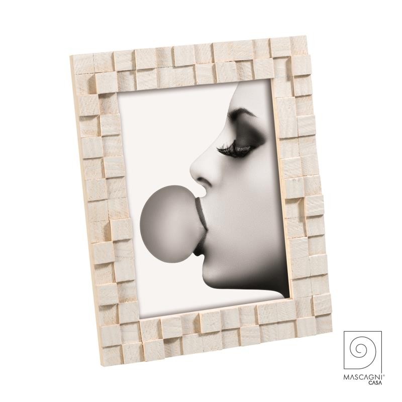 Cornice portafoto Mascagni Casa 13x18 cm in legno con mosaico di tasselli bianchi e naturali. Design artigianale e materico. Acquista su Savino Arte e Design!