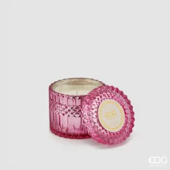 Candela Crystal EDG in vetro rosa con profumo mirtillo rosso e melograno. Elegante, decorativa e perfetta per profumare ogni ambiente.