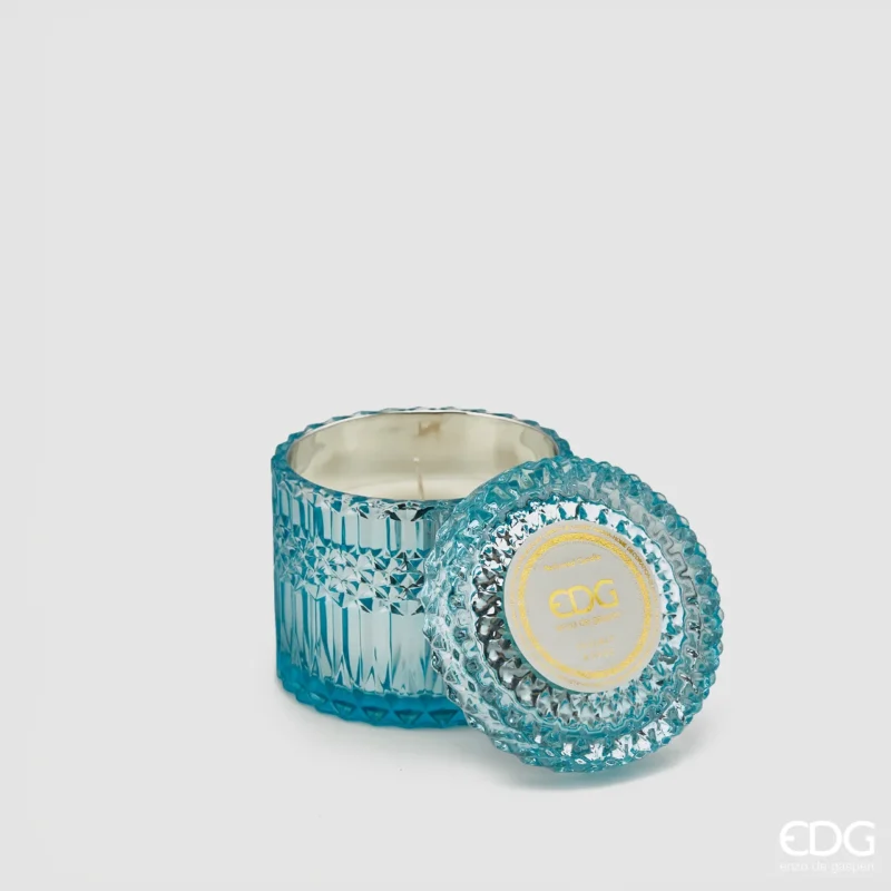 Candela Crystal EDG in vetro azzurro con profumo sale marino e salvia. Fresca, elegante e perfetta per rilassare e decorare ogni ambiente.