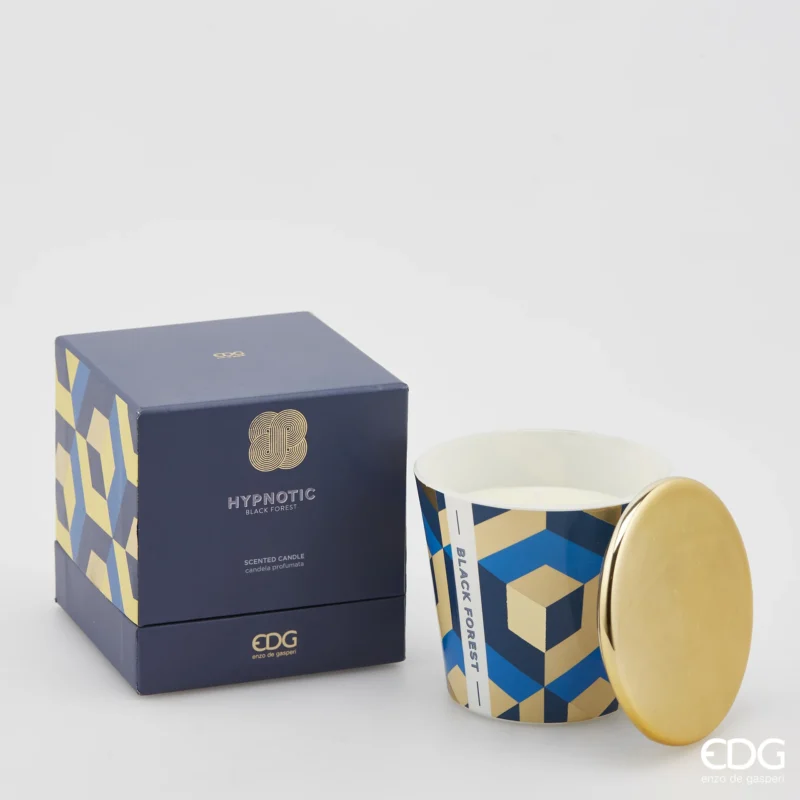 Candela Hypnotic Black Forest EDG: design geometrico luxury e fragranza intensa e legnosa per creare un’atmosfera elegante, profonda e avvolgente
