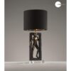 Lampada Mascagni Home con figura maschile scultorea e paralume nero/oro. Punto luce moderno e decorativo per salotto, studio e ingresso.