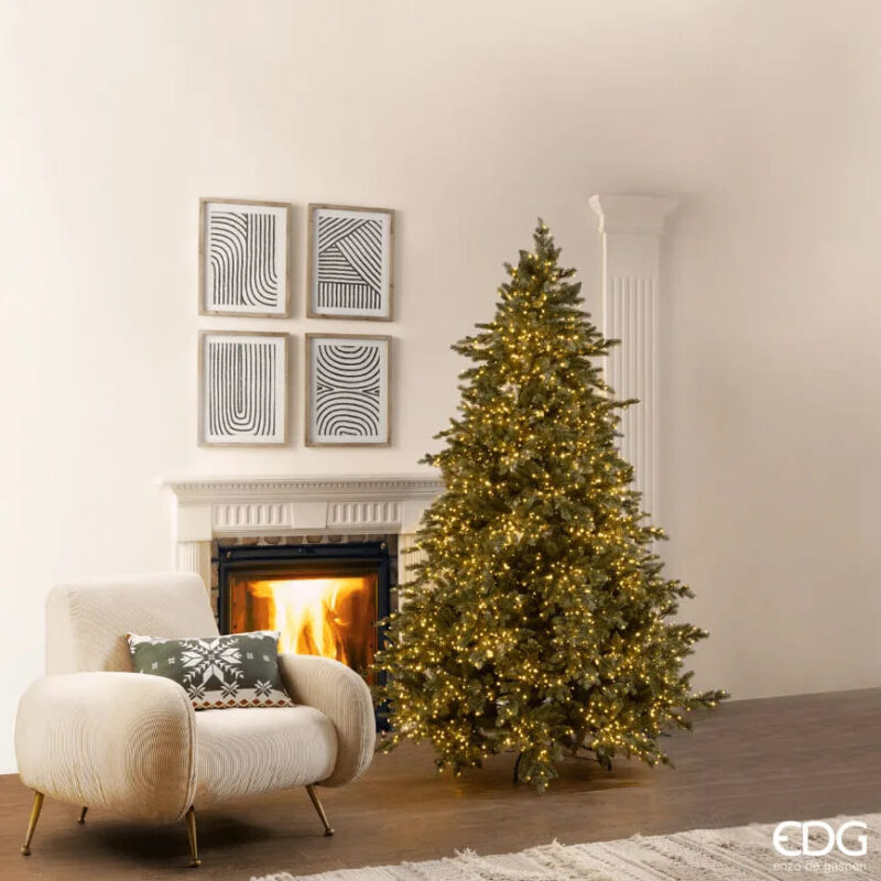 Pino Argentato EDG (H 210 cm): albero imponente con 4000 LED per un look glaciale e moderno. Montaggio a ombrello.