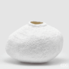 Vaso Deluxe Bianco 29,5 cm EDG: ceramica materica e design scultoreo. Elegante, moderno e perfetto per decorazioni d’impatto.