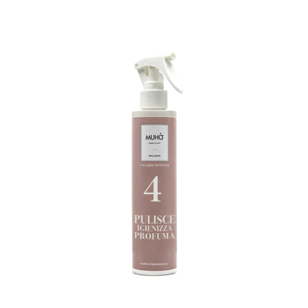 Spray Pulisci e Profuma “Vaniglia Ambrata” MUHÀ. Fragranza dolce e calda, ideale per tessuti e ambienti. Rinfresca e profuma con eleganza.