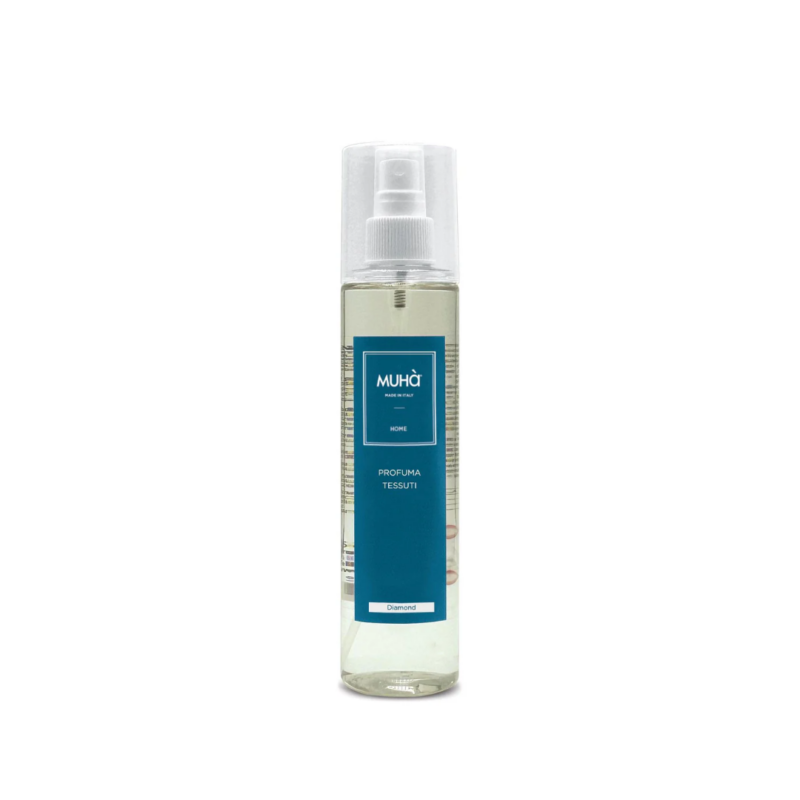 Spray Tessuti “Diamond” MUHÀ. Fragranza fresca e brillante, ideale per capi e arredi. Rinfresca e deodoriza con eleganza luminosa.