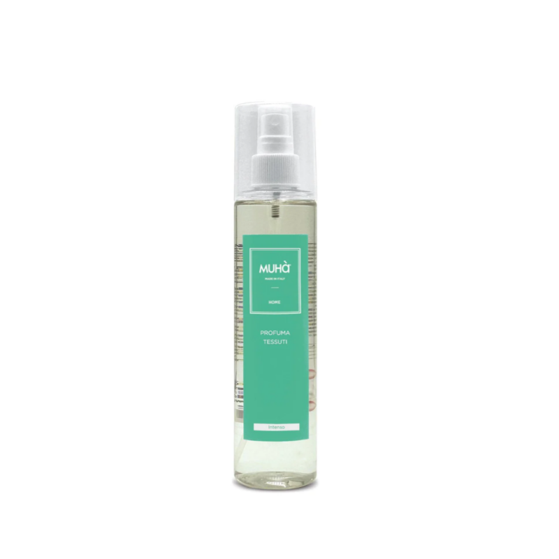 Spray Tessuti “Intenso” MUHÀ. Fragranza decisa e moderna, ideale per capi e arredi. Rinfresca e deodoriza con energia e lunga durata.