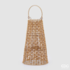 Lanterna Natural Cono 43 cm EDG: rattan intrecciato, portacandela in vetro e design naturale. Perfetta per creare atmosfera in casa e outdoor coperti.
