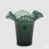 Vaso Balze Verde Svasato EDG: vetro artistico, forme ondulate e colore elegante. Perfetto per arredare con stile moderno e luminoso.