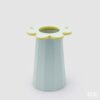 Vaso Margherita Azzurro EDG in ceramica: design floreale con bordo dorato e base geometrica per un complemento d’arredo elegante, luminoso e raffinato.