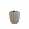 Vaso ceramica design geometrico Camacho. Vaso plissettato moderno e scultoreo. Complemento arredo brutalista e materico per la casa.