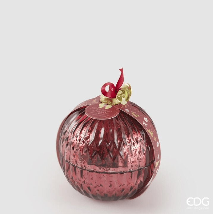 Candela sfera rossa in vetro EDG con fragranza Princess of the Night: elegante, profumata e festiva. Scoprila ora sul nostro shop online.