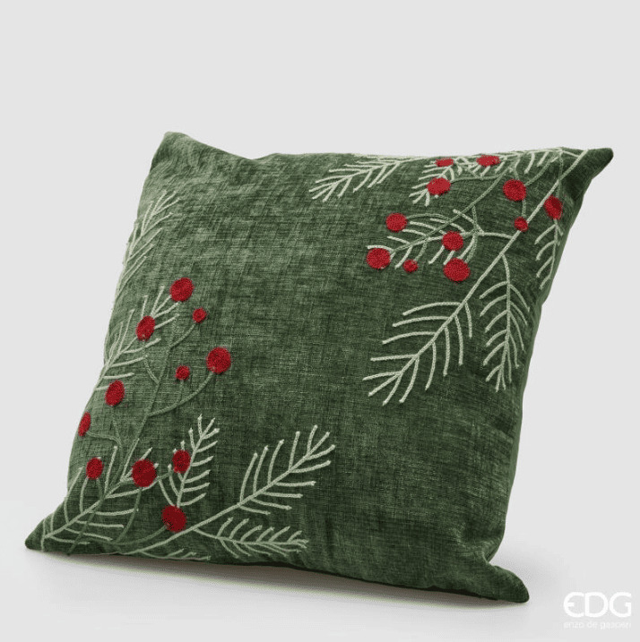 Cuscino di Natale Bacche firmato EDG: elegante, naturale e ricamato. Perfetto per decorare con stile ogni angolo della tua casa durante le feste.