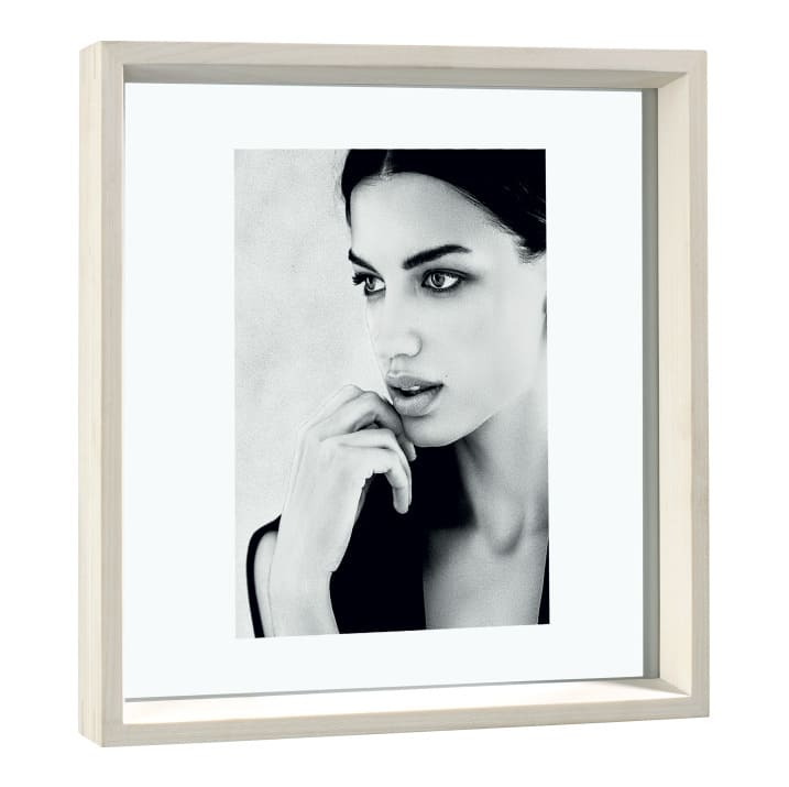 Cornice portafoto Mascagni Casa 13x18 cm in legno bianco con effetto sospensione e doppio vetro. Design moderno e luminoso. Acquista su Savino Arte e Design