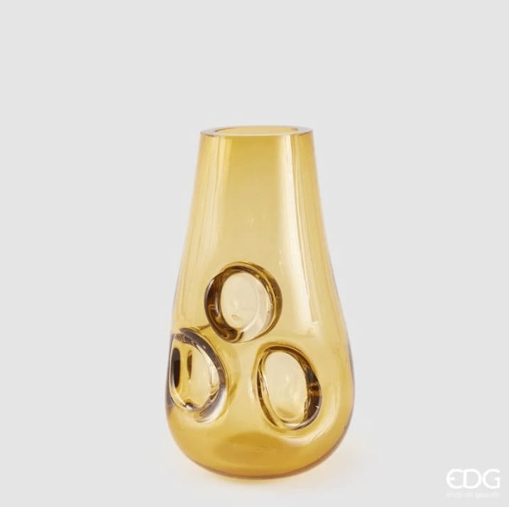 Vaso in vetro ambra EDG fatto a mano: elegante, moderno e unico. Perfetto per arredare con stile ogni ambiente. Scoprilo ora sul nostro shop online.