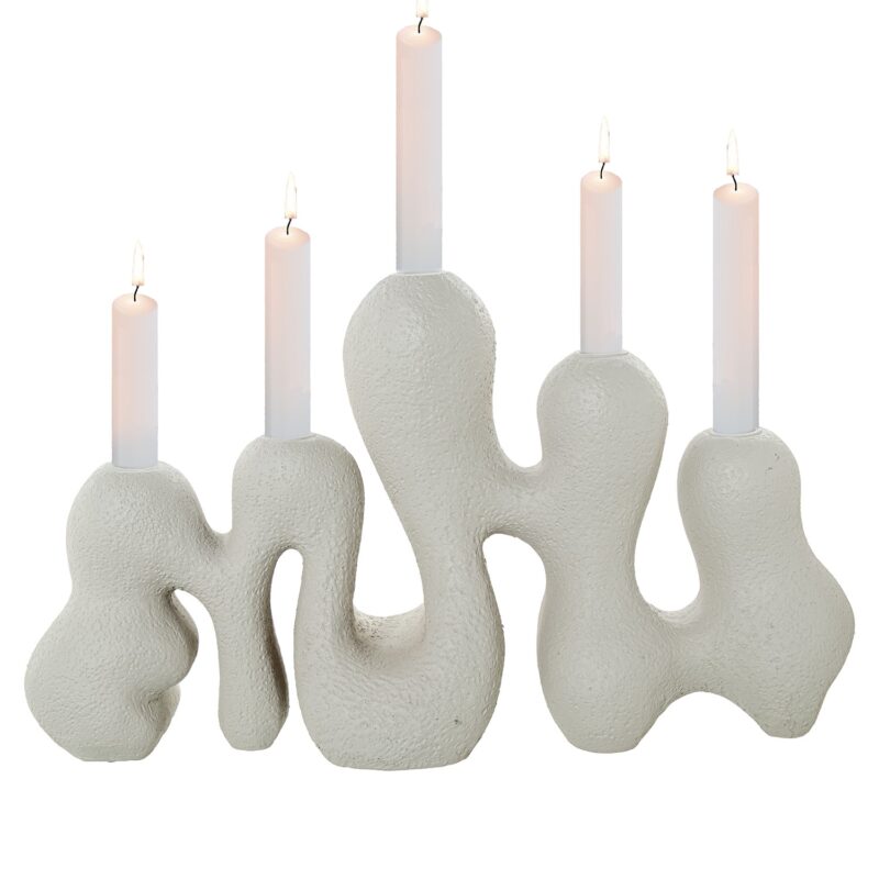 Portacandela Cinque Fuochi in resina Camacho. Moderno, scultoreo e luminoso. Perfetto per decorare con eleganza tavoli, mensole e ambienti contemporanei.