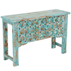 Console in legno di mango blu chiaro con rivetti in metallo. Artigianale, elegante e decorativa. Misure 120×40×80 cm, perfetta per ingressi e soggiorni.