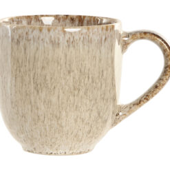 Tazza in porcellana beige dal design naturale. Elegante, materica e resistente. Perfetta per caffè, tè e tisane, ideale per ambienti moderni e accoglienti.