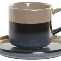 Tazza in porcellana azzurra con piattino. Elegante, resistente e moderna. Perfetta per caffè, tè e tisane. Ideale per cucine raffinate e ambienti contemporanei.