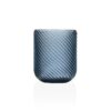 Bicchiere in vetro colorato disponibile in tre colori. Moderno, resistente e perfetto per acqua, bibite e cocktail. Ideale per una tavola elegante e vivace.