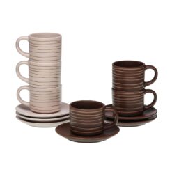 Set tazzine Brownie in gres con piattino. Moderne, resistenti e in tonalità naturali. Perfette per caffè quotidiani e per servire con stile.