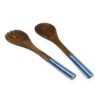 Set servi insalata in legno con manico decorato. Naturale, resistente e moderno. Perfetto per servire insalate e arricchire la tavola con stile.