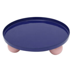 Alzata in metallo blu e rosa Present Time: design moderno, base scultorea e colori vivaci. Perfetta per dolci, centrotavola o decorazioni.