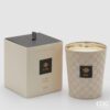 Candela Cuir Black Forest EDG: design intrecciato effetto pelle e fragranza legnosa intensa per un’atmosfera elegante, calda e ricca di carattere in ogni ambiente.