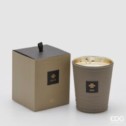 Candela Cuir Oud EDG: design intrecciato effetto pelle e fragranza intensa all’oud per un’atmosfera elegante, calda e ricca di carattere in ogni ambiente.