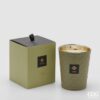 Candela Cuir Olive Flower EDG: design trapuntato effetto pelle e fragranza fresca al fiore d’ulivo per un’atmosfera naturale, luminosa ed elegante
