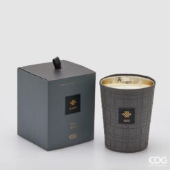 Candela Cuir Pepe Nero EDG: design effetto pelle scuro e fragranza speziata al pepe nero per un’atmosfera intensa, elegante e ricca di carattere.
