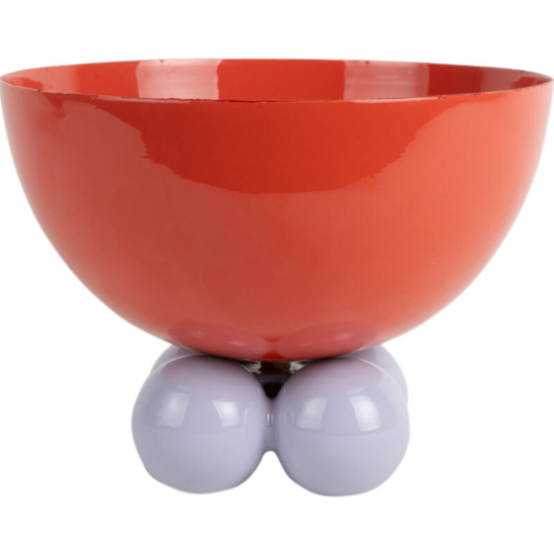 Ciotola in metallo rosso Present Time: design moderno, base scultorea color crema e finitura lucida. Perfetta come centrotavola, svuotatasche o oggetto decorativo.