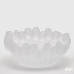 Centrotavola in vetro satinato EDG: design a petali e finitura opaca, perfetto per decorare tavoli e ambienti moderni con eleganza e delicatezza.