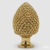 Decoro Pigna Oro in Ceramica EDG: simbolo di fortuna e accoglienza, finitura oro brillante e design elegante per arricchire la casa con stile e luminosità.