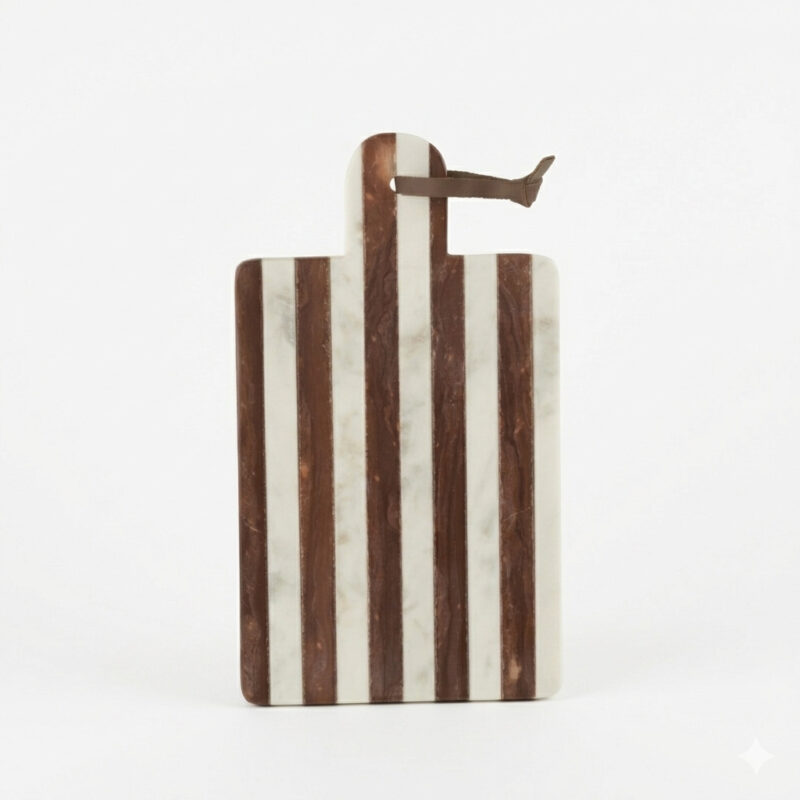 Tagliere in marmo a righe: design elegante, materiali naturali e finitura moderna. Perfetto per tagliare, servire e decorare la cucina con stile.