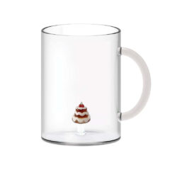 Tazza in vetro con decoro torta WD Lifestyle. Realizzata in vetro borosilicato, resistente e decorativa, ideale per colazione, tè e tisane.