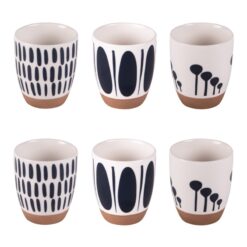 Tazzine da caffè Mykonos in porcellana Boutique Bastide: decori neri dipinti a mano e base terracotta, perfette per uno stile mediterraneo moderno.