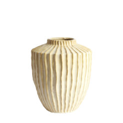 "Vaso rigato in ceramica crema Light & Living: design elegante, texture materica e stile moderno per decorare ogni ambiente."