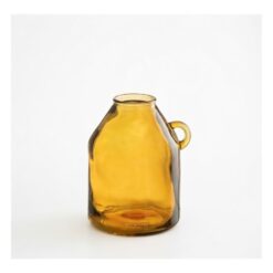 Vaso in vetro ambra con manico: design elegante, riflessi caldi e forma artigianale. Perfetto per decorare soggiorno, ingresso o tavolo con stile.