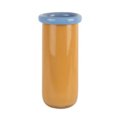 Vaso in vetro colorato giallo Present Time: design moderno, colori vivaci e finitura lucida. Perfetto per fiori e oggetto decorativo in ambienti moderni.
