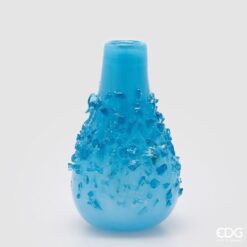 Vaso Goccia EDG azzurro: vetro lucido e lavorazione cristallo. Design moderno e scenografico, perfetto per decorazioni eleganti e composizioni verticali.