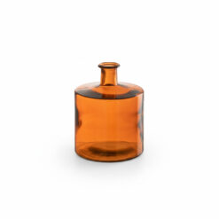 Vaso in vetro arancione J‑Line: design moderno, colore caldo e riflessi luminosi. Perfetto per decorare casa o ambienti professionali con stile.
