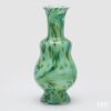 Vaso bottiglia Macula EDG verde: vetro lavorato a mano, effetto maculato e design elegante. Perfetto per decorazioni moderne e composizioni verticali.