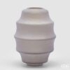 Vaso Nuvola in vetro nocciola EDG: design scultoreo e finitura opaca, perfetto per decorare ambienti moderni e naturali con calore ed eleganza.