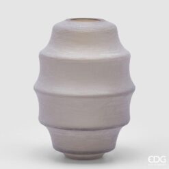 Vaso Nuvola in vetro nocciola EDG: design scultoreo e finitura opaca, perfetto per decorare ambienti moderni e naturali con calore ed eleganza.