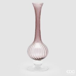 Vaso collolungo in vetro rosa EDG: design slanciato e luminoso con texture verticale, ideale per decorare ambienti moderni con delicatezza ed eleganza.