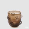 Vaso in vetro marrone EDG con rose in rilievo: design artistico, vetro fumé e texture tridimensionale. Elegante come centrotavola o complemento decorativo.
