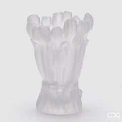 Vaso tulipano in vetro satinato EDG: design scultoreo e finitura opaca, perfetto per decorare ambienti romantici, moderni e naturali con eleganza.